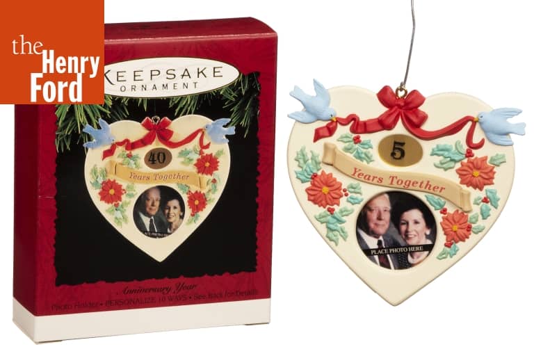 Hallmark "Anniversary Year Photo Holder" Christmas Ornament, 1995 The